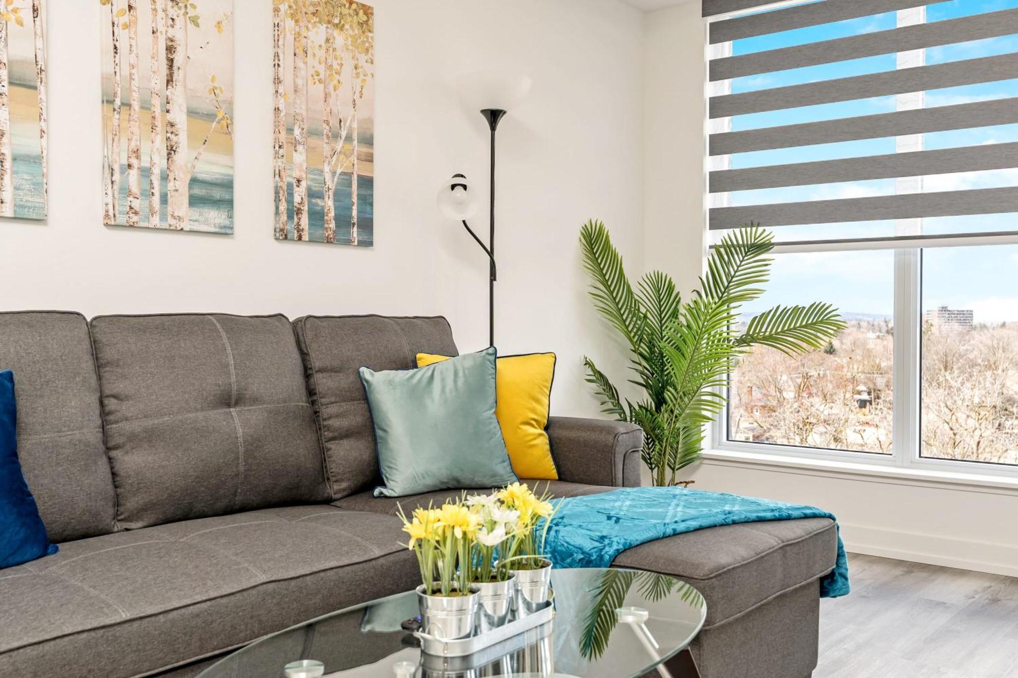 Luxury 1Br King Bed Unit - Private Balcony Lägenhet Kitchener Exteriör bild